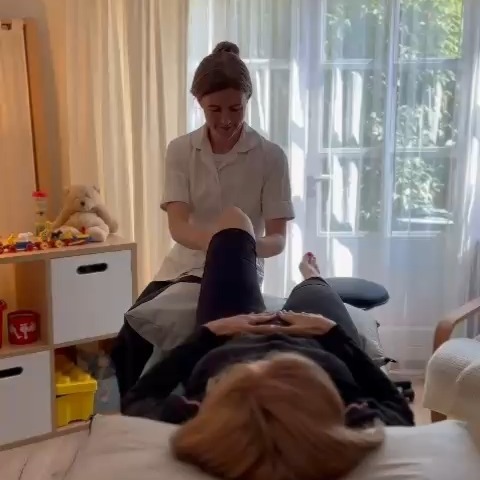 🦵 Knee or leg pain slowing you down? Whether it’s a niggling ache, stiffness when…